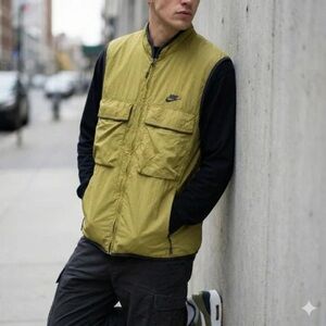 NWT Nike Tech Woven Vest FZ0748-307 Loose Fit Repels UPV 40+ Olive Green Size S